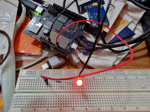 Arduino UNO Q 2GB carte Linux IA Debian 16GB