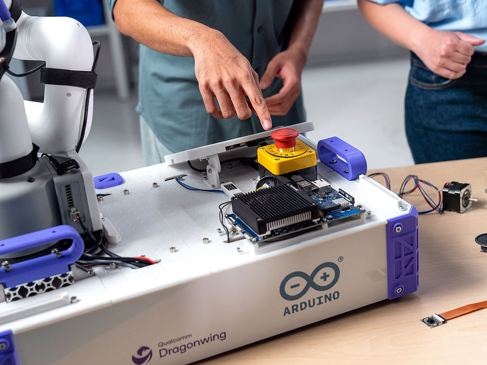 Arduino Ventuno Q carte IA Linux 16 Go edge