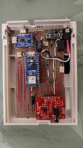 Arduino Nano ESP32 carte développement avec headers WiFi Bluetooth