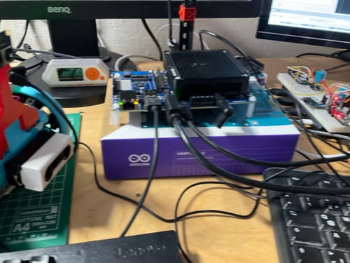 Arduino Ventuno Q carte IA Linux 16 Go edge