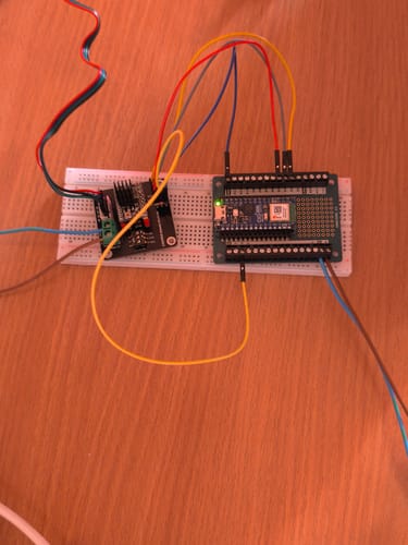 Arduino Nano ESP32 carte développement avec headers WiFi Bluetooth
