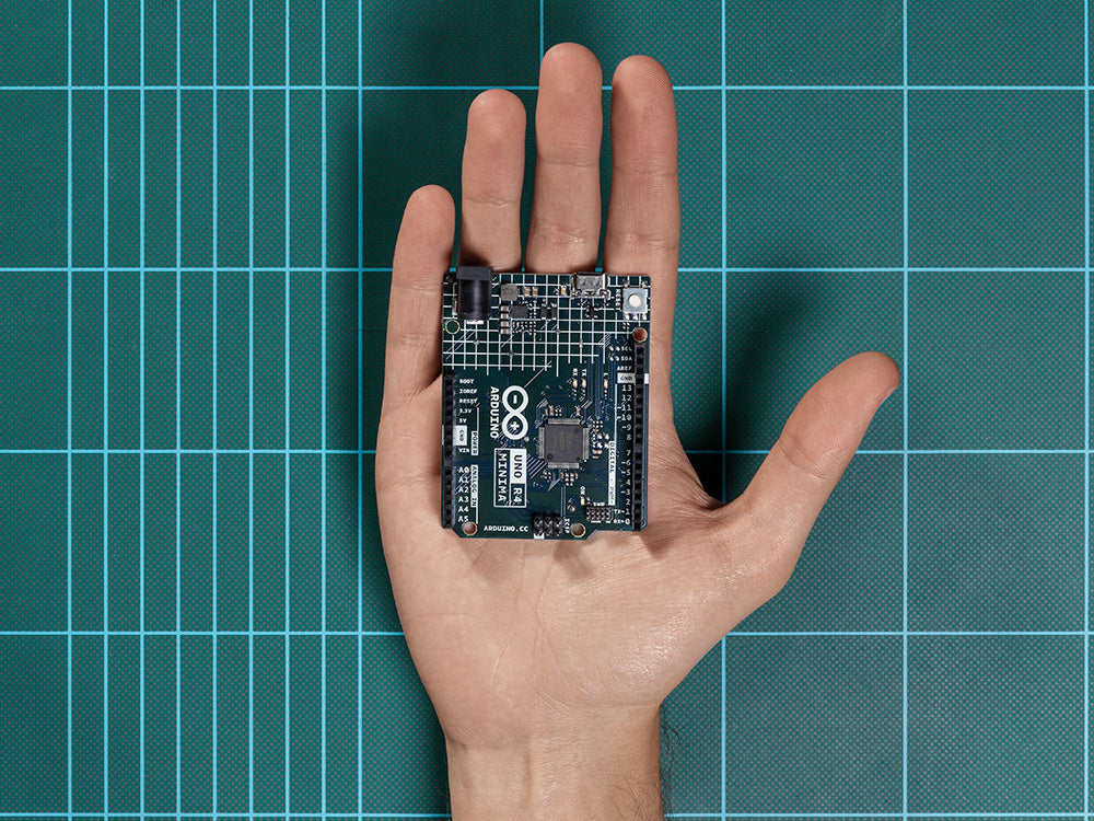 Arduino UNO R4 Minima carte 32 bits Renesas 5V