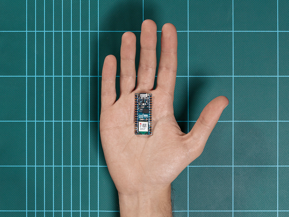 Arduino Nano ESP32 carte développement avec headers WiFi Bluetooth