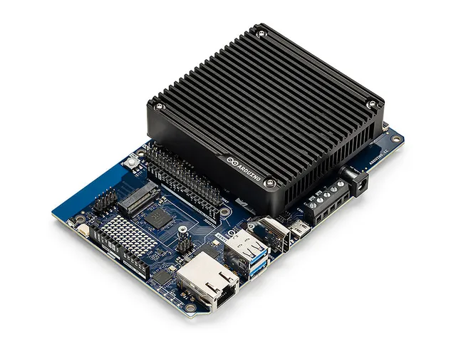 Arduino Ventuno Q carte IA Linux 16 Go edge