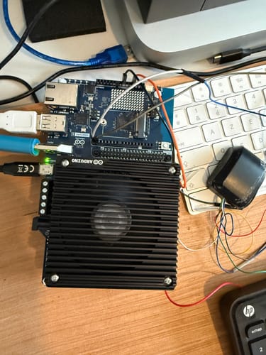 Arduino Ventuno Q carte IA Linux 16 Go edge