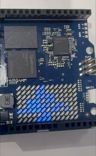 Arduino UNO Q 2GB carte Linux IA Debian 16GB