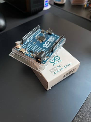 Arduino UNO R4 Minima carte 32 bits Renesas 5V