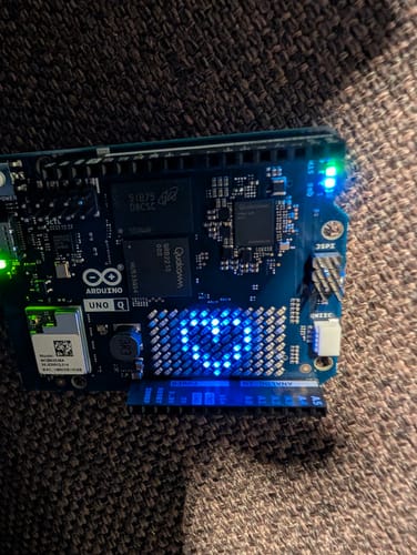 Arduino UNO Q 2GB carte Linux IA Debian 16GB
