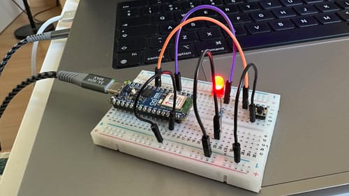 Arduino Nano ESP32 carte développement avec headers WiFi Bluetooth