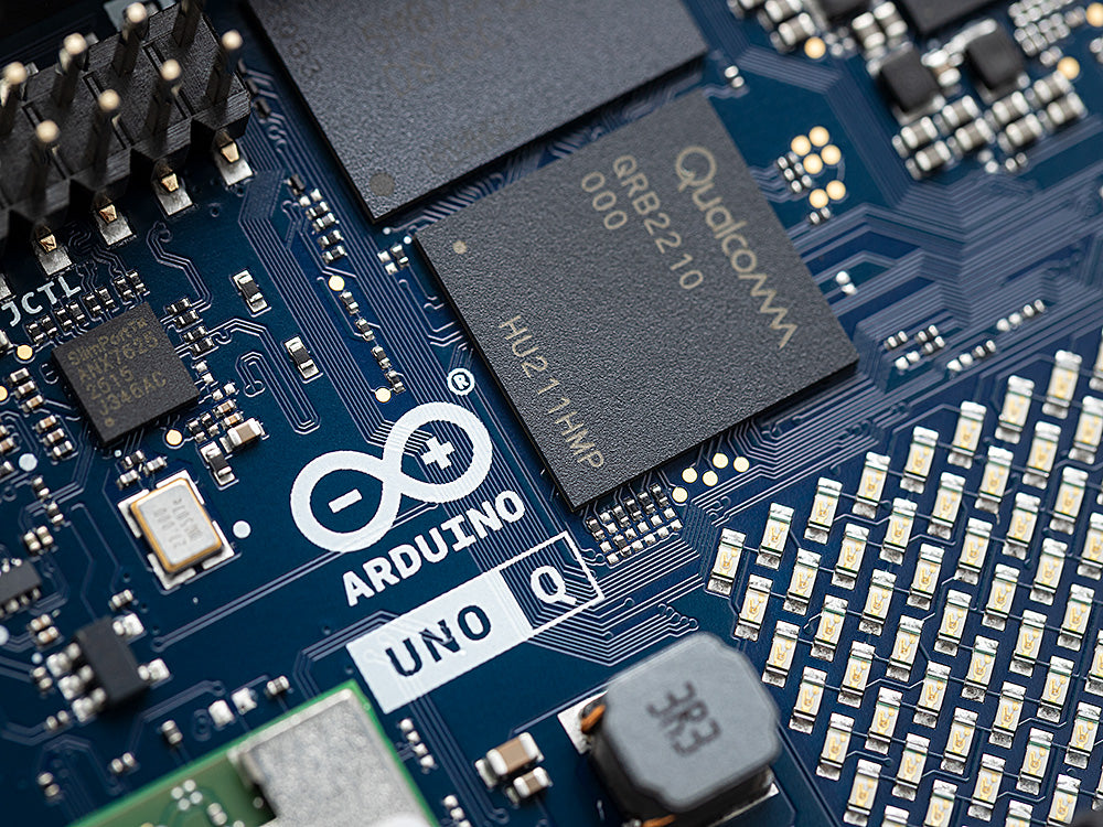 Arduino UNO Q 2GB carte Linux IA Debian 16GB